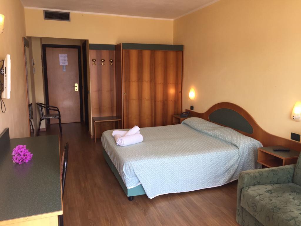 Hotel Lido Гарньяно Экстерьер фото