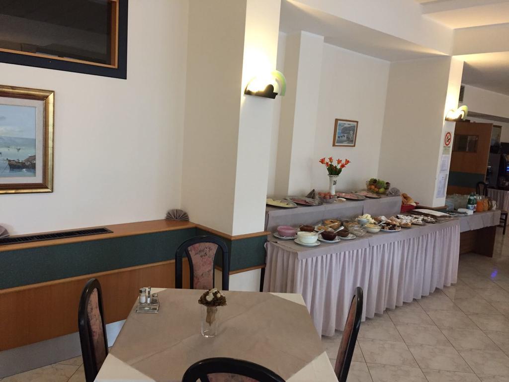 Hotel Lido Гарньяно Экстерьер фото