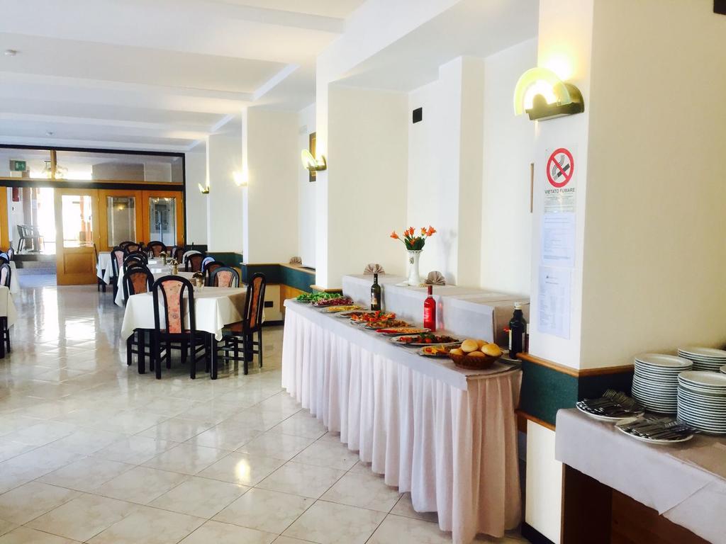 Hotel Lido Гарньяно Экстерьер фото