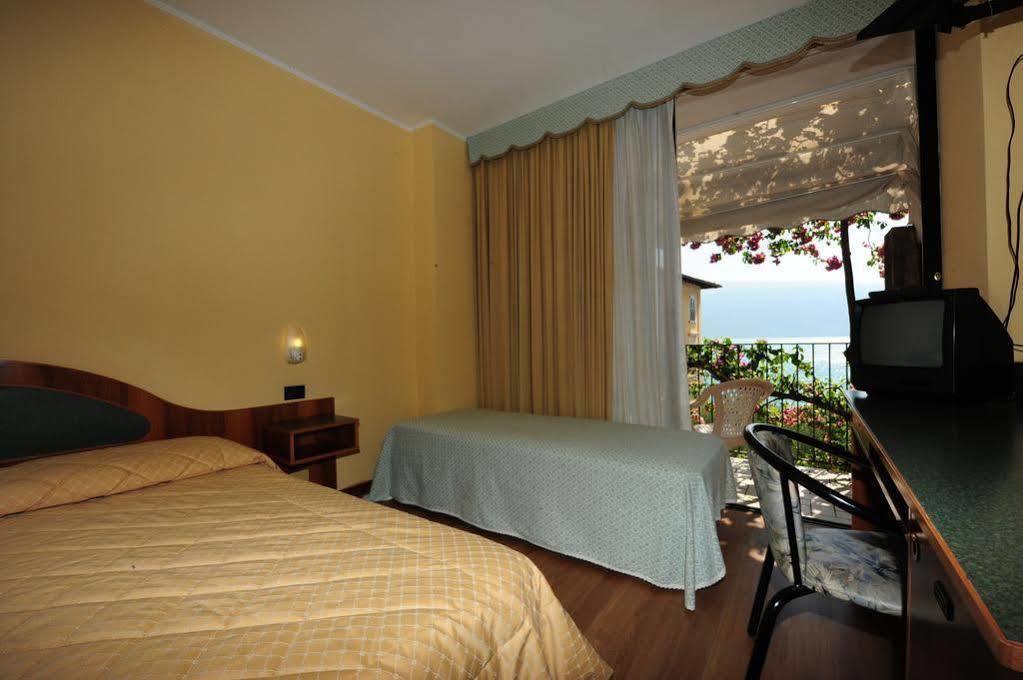 Hotel Lido Гарньяно Экстерьер фото