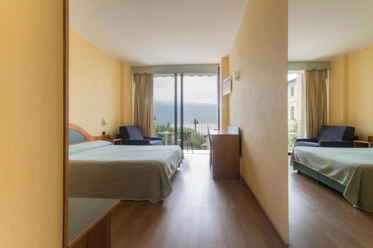 Hotel Lido Гарньяно Экстерьер фото